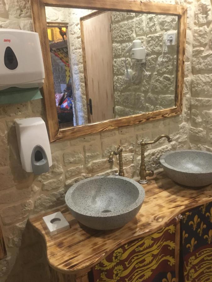 Chailloue Chambre D'Hote Medieval Du Vieux Bourg المظهر الخارجي الصورة